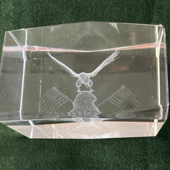 Glass Cube 3D Laser Etched Eagle with 2 American Flags Flying  Globe Hologram - Picture 1 of 12